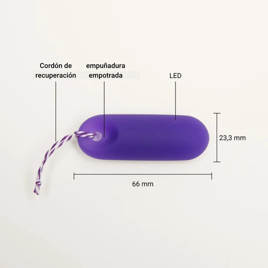 Imagen técnica del sensor trackle morado con fondo blanco que detalla sus dimensiones (66 mm de largo y 23,3 mm de ancho) e identifica mediante flechas sus componentes en español: cordón de recuperación, empuñadura empotrada y LED.